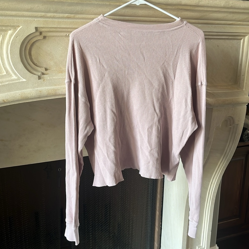 Brandy Melville long sleeve tee - Picture 5 of 9